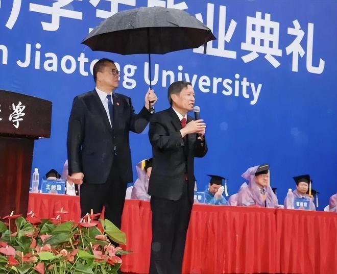 郑强最新演讲揭秘科技前沿，璀璨明珠引领未来生活新潮
