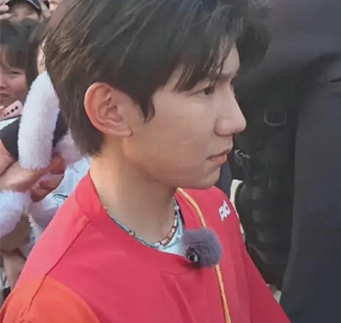 王源最新新闻,城市音符下的日常趣事与友情旋律