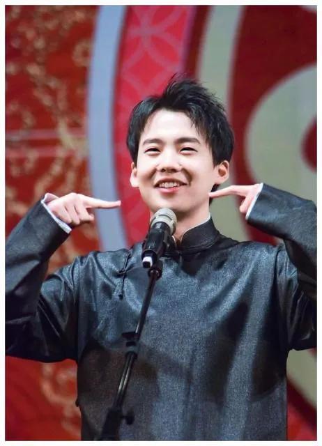 2024郭德纲最新相声mp3,温馨相伴，笑满家园——郭德纲最新相声之夜