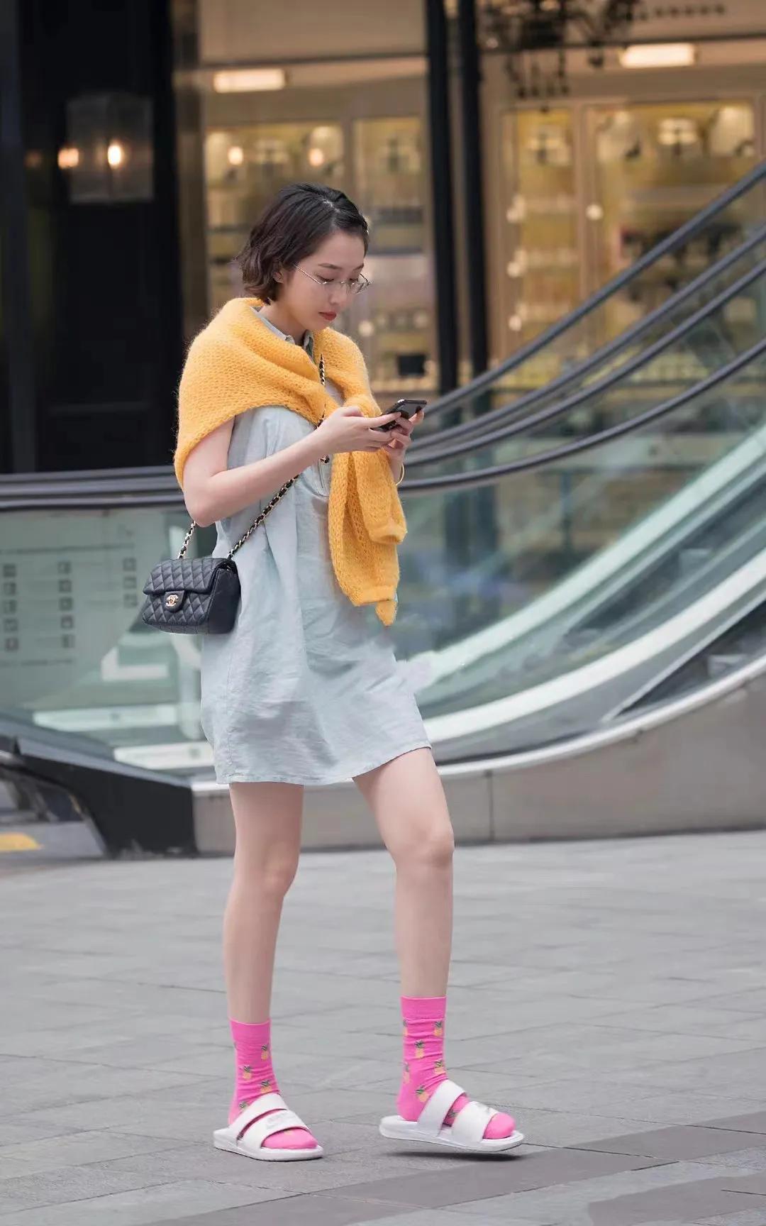 CF最新潮流穿搭,引领时尚风向标!