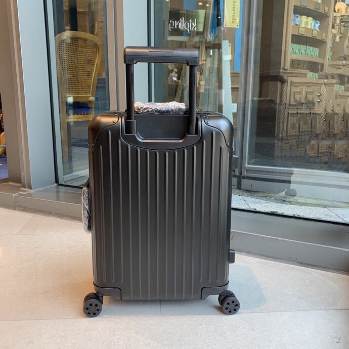 最新日默瓦，铸造传奇的历程与当代影响力