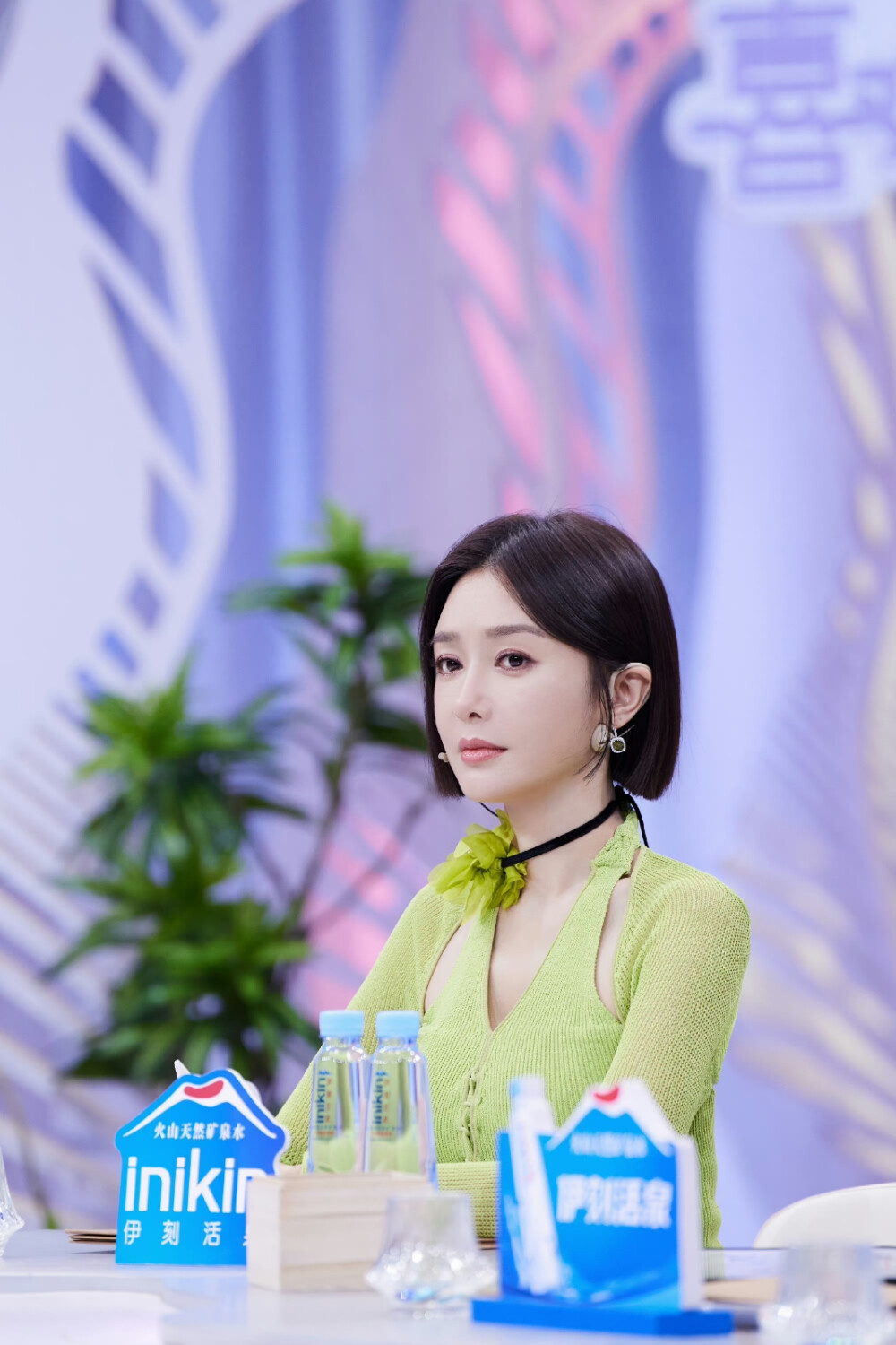 秦岚综艺最新探索自然美景的治愈之旅回顾