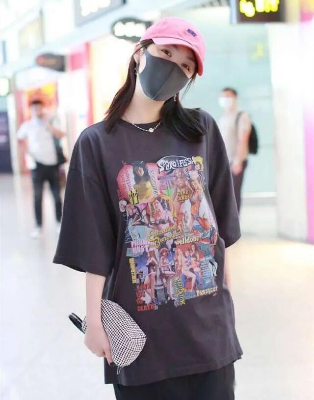 T恤女明星,科技时尚的前沿体验风采