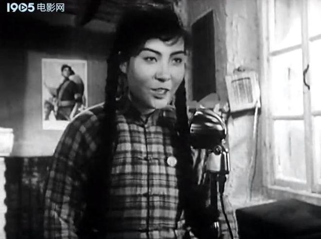 电影巨星刘秀杰引领科技潮流,亲身体验最新高科技产品