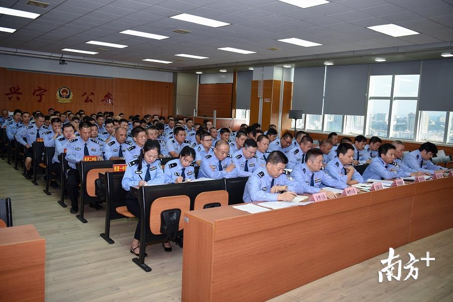 兴宁市公安局共建平安兴宁,警民携手,自信变化的励志之旅,展现成就感与成就风采