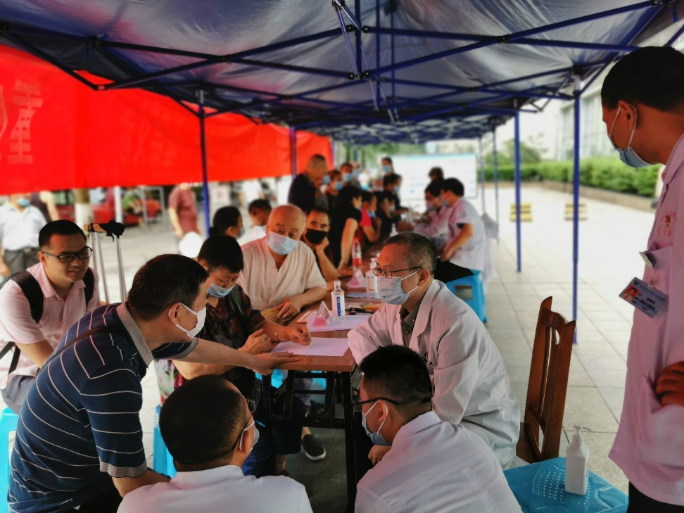 中西医结合政策动态下的智能健康护理系统革新体验