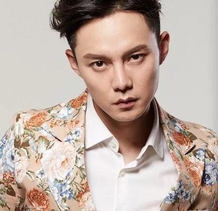 时尚潮流与个人立场的展现,短发男明星的探析