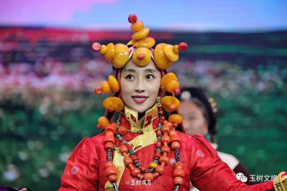 藏族服饰风采,时尚与传统交融的自信魅力