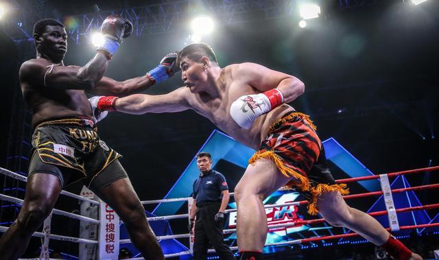 张君龙与崔洪万,竞技碰撞与个人立场的赛场实录