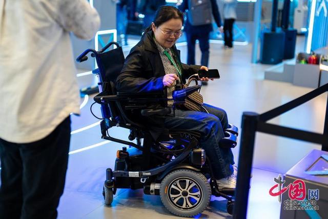 最新智能轮椅,科技重塑行走体验,智能让生活更便捷