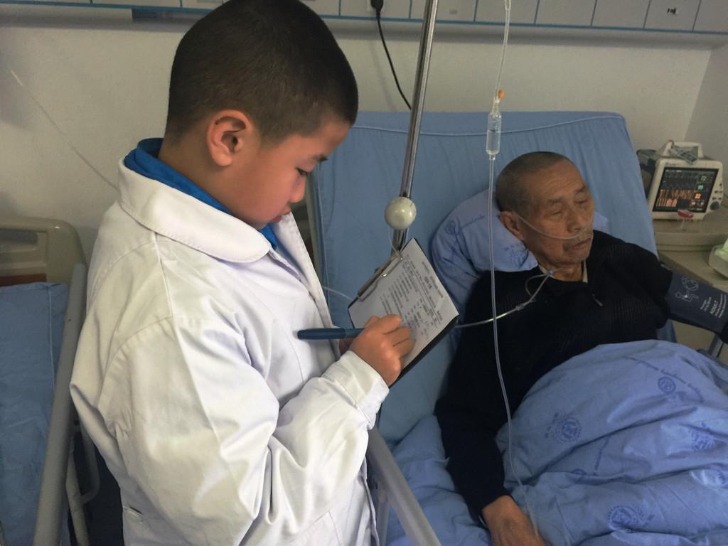 如何成为重庆专业护士的详细步骤指南