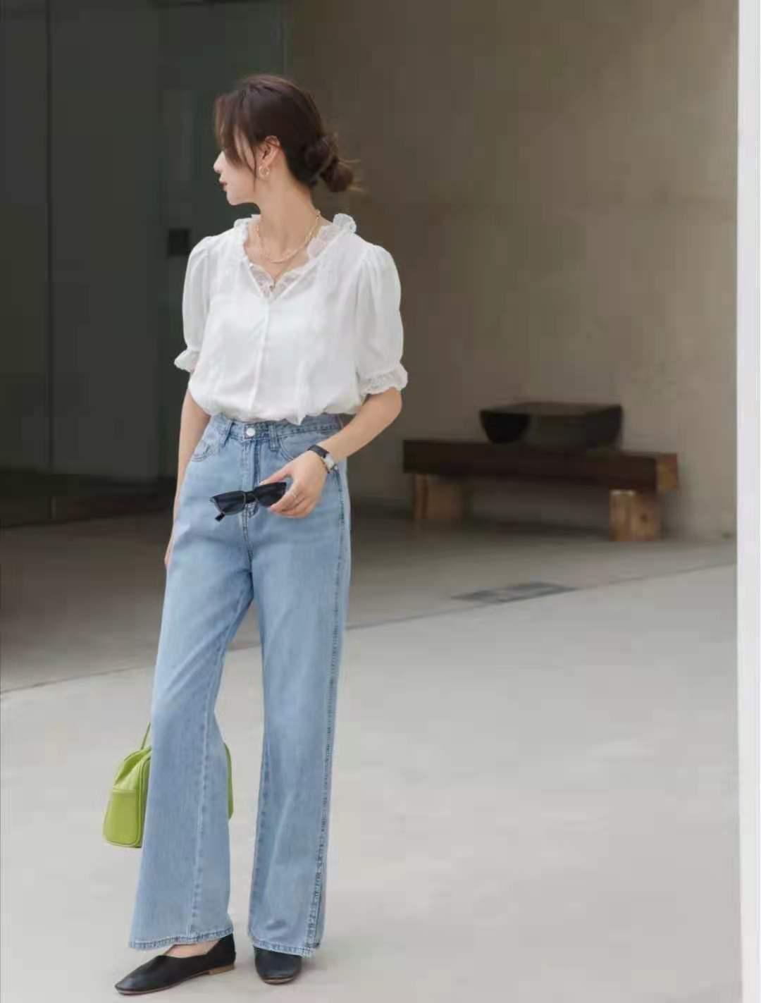 最新牛仔裤女,小巷深处的时尚秘境探索