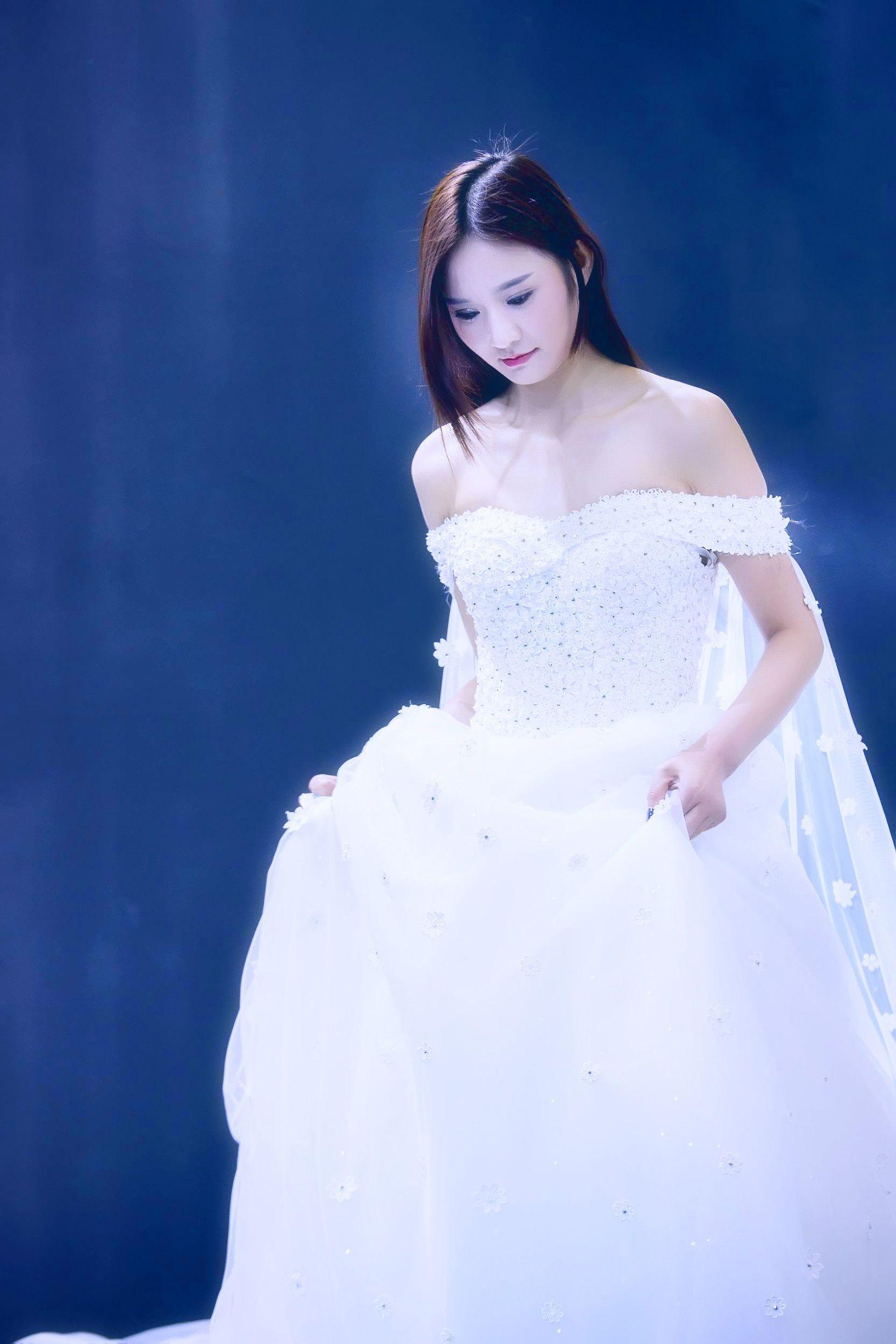 最新新娘婚纱,学习变化中绽放自信与成就的光彩