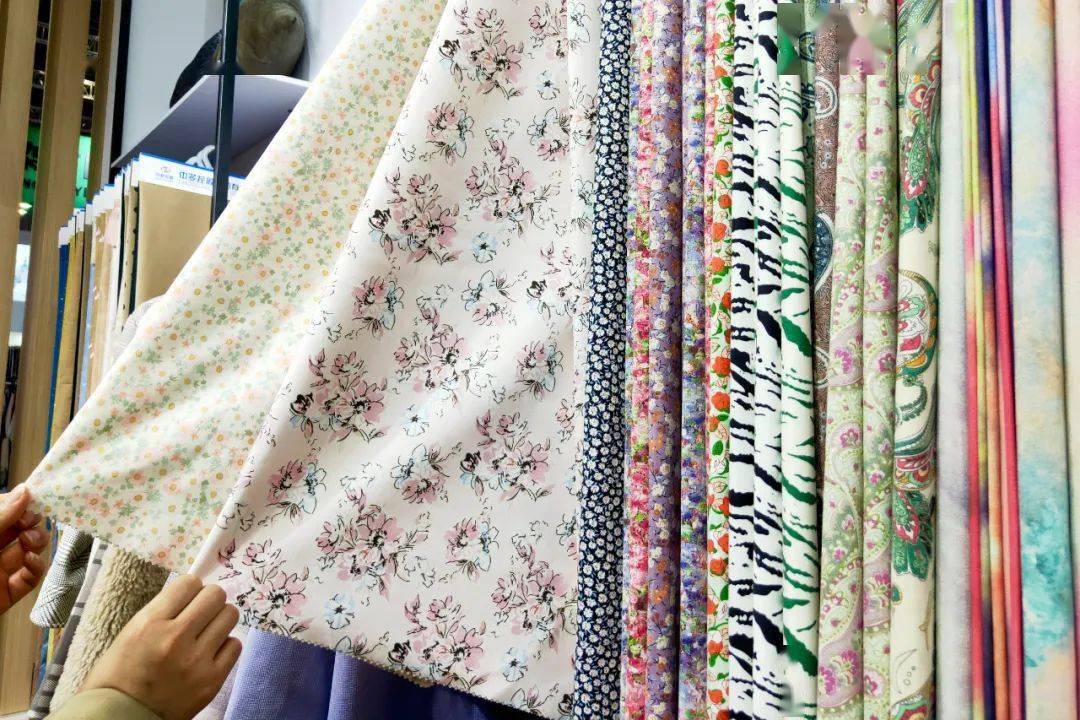 最新麂皮绒,小巷深处的时尚探索