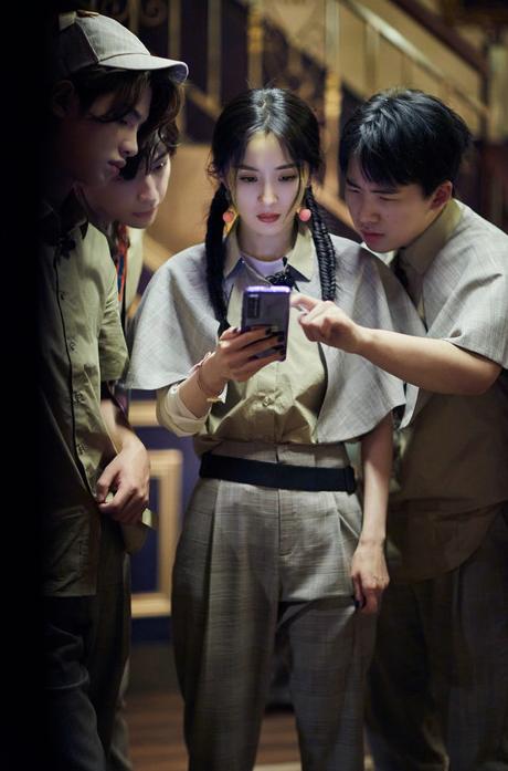 黄明昊最新图片曝光,明星魅力解读,娱乐焦点关注