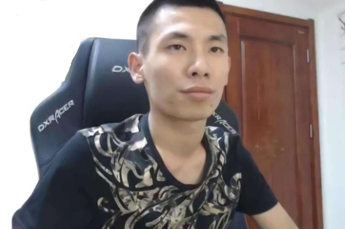 旭旭宝宝最新PK与小巷美食探秘,隐藏的美食宝藏